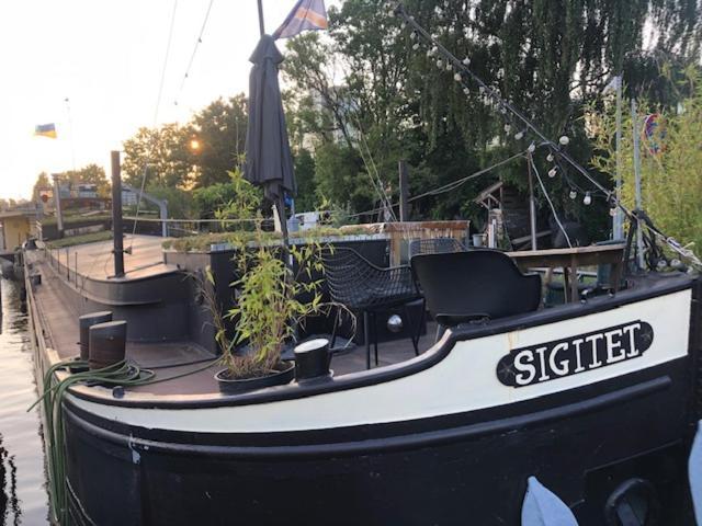 Houseboat Tante Piet Hotel Amsterdam Exterior foto